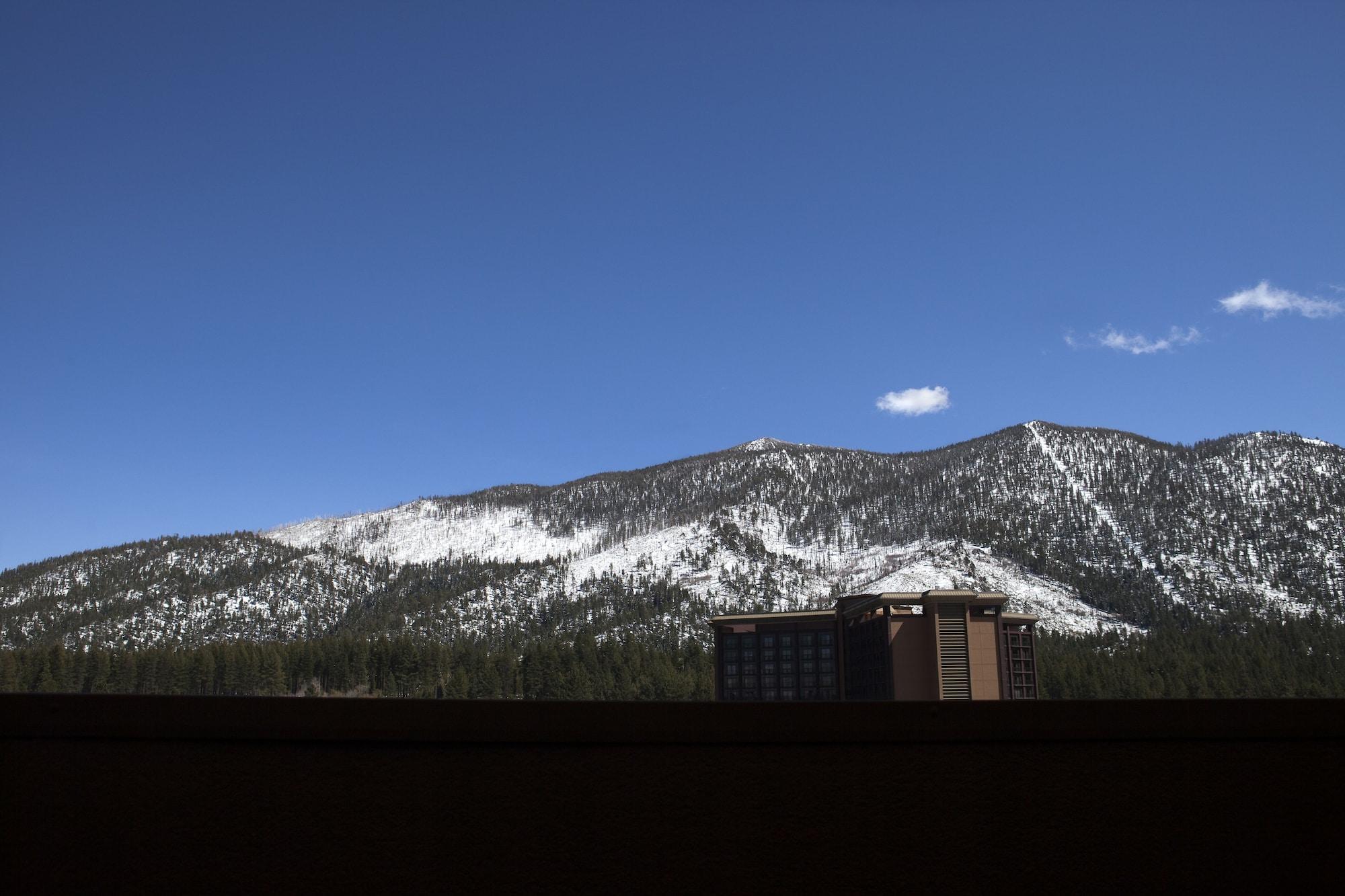 Golden Nugget Lake Tahoe Стейтлайн Экстерьер фото